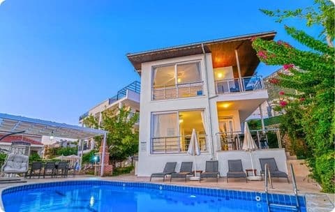 2025 Yaz Tatili İçin En İyi 5 Kiralık Villa