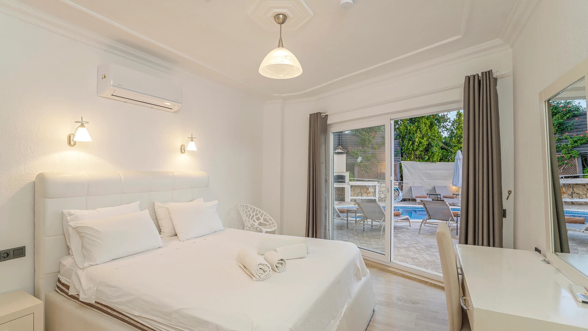 Villa Beyaz Isıtmalı Havuz 78