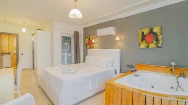 Villa Beyaz Isıtmalı Havuz 30