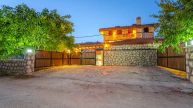 Villa Şah Korunaklı Havuz 68