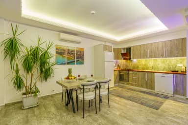 Villa Leonardo Korunaklı Havuz 95