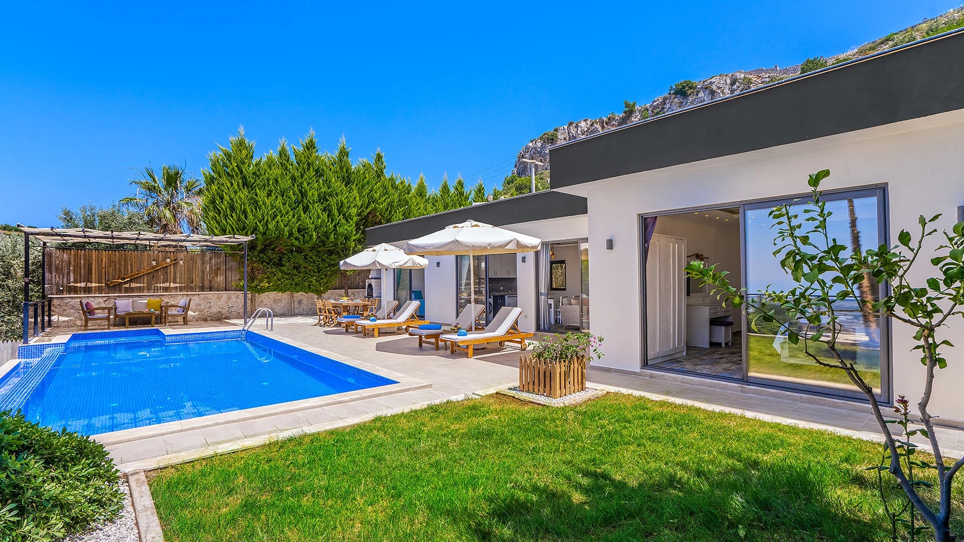 Villa Neco Korunaklı Havuz 49