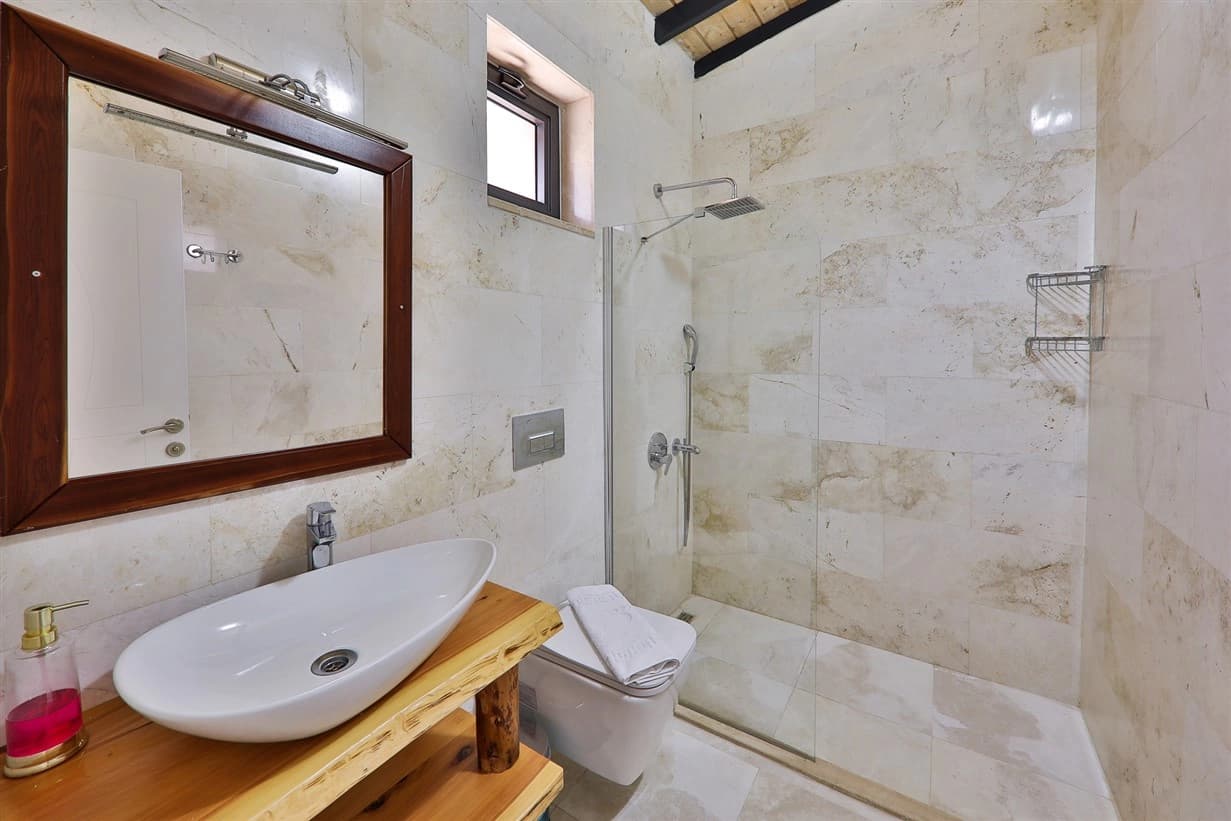 Villa Azra Naz Korunaklı Havuz 75