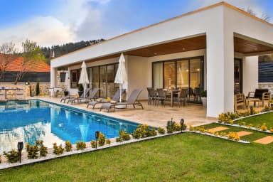 Villa Badem Çiçeği Korunaklı Havuz 35
