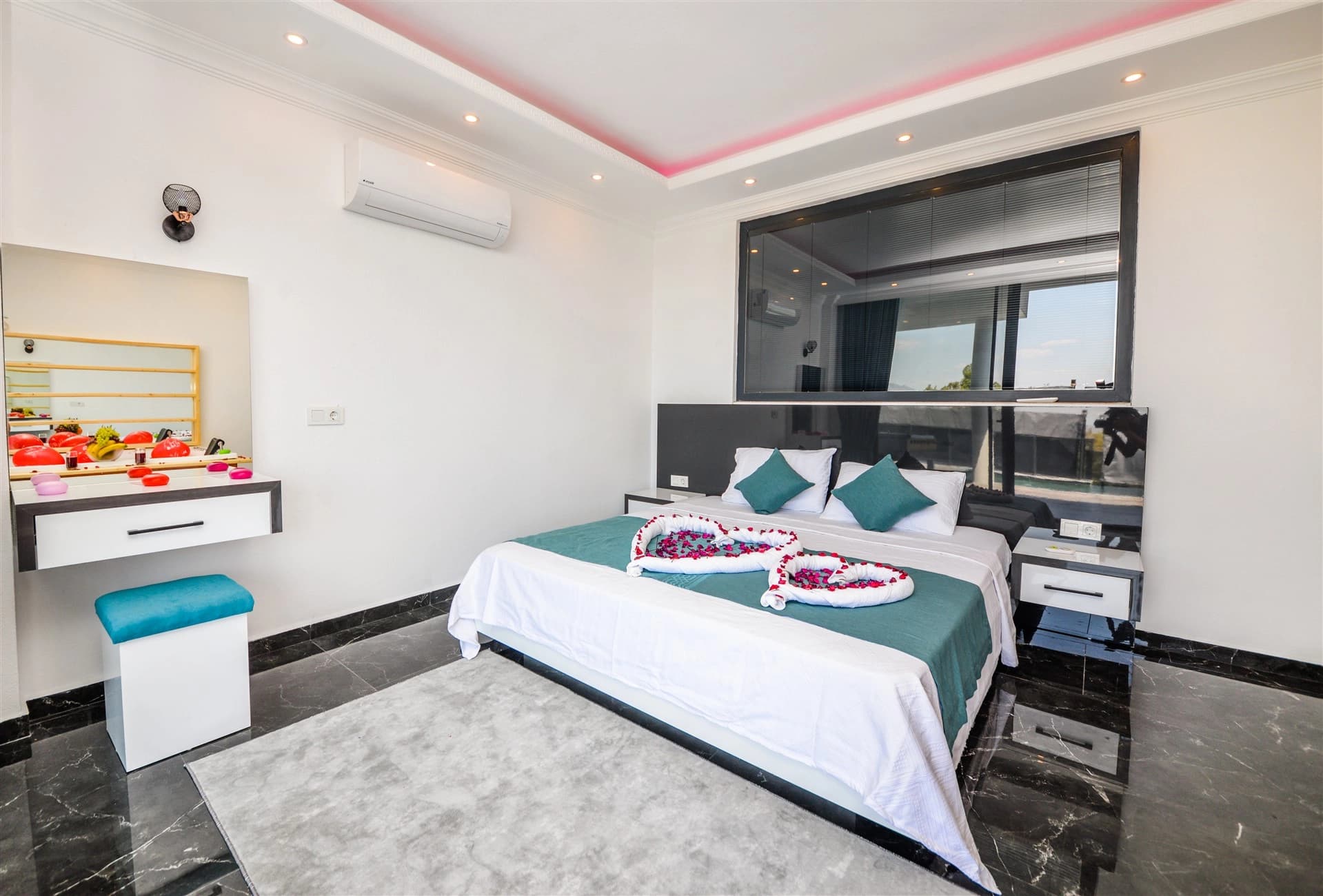 Villa Nar Tanesi Korunaklı Havuz 41