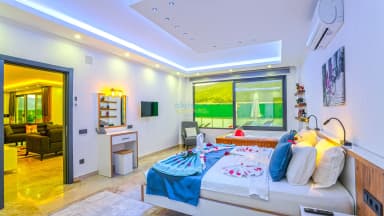 Villa Poruk Çiçeği Korunaklı Havuz 79