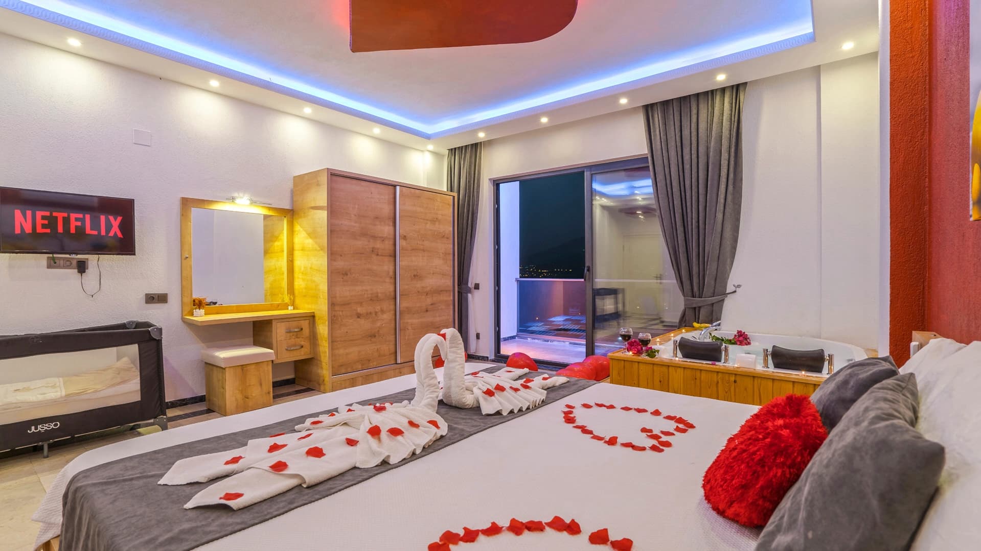 Villa Göktaşı Korunaklı Havuz 94