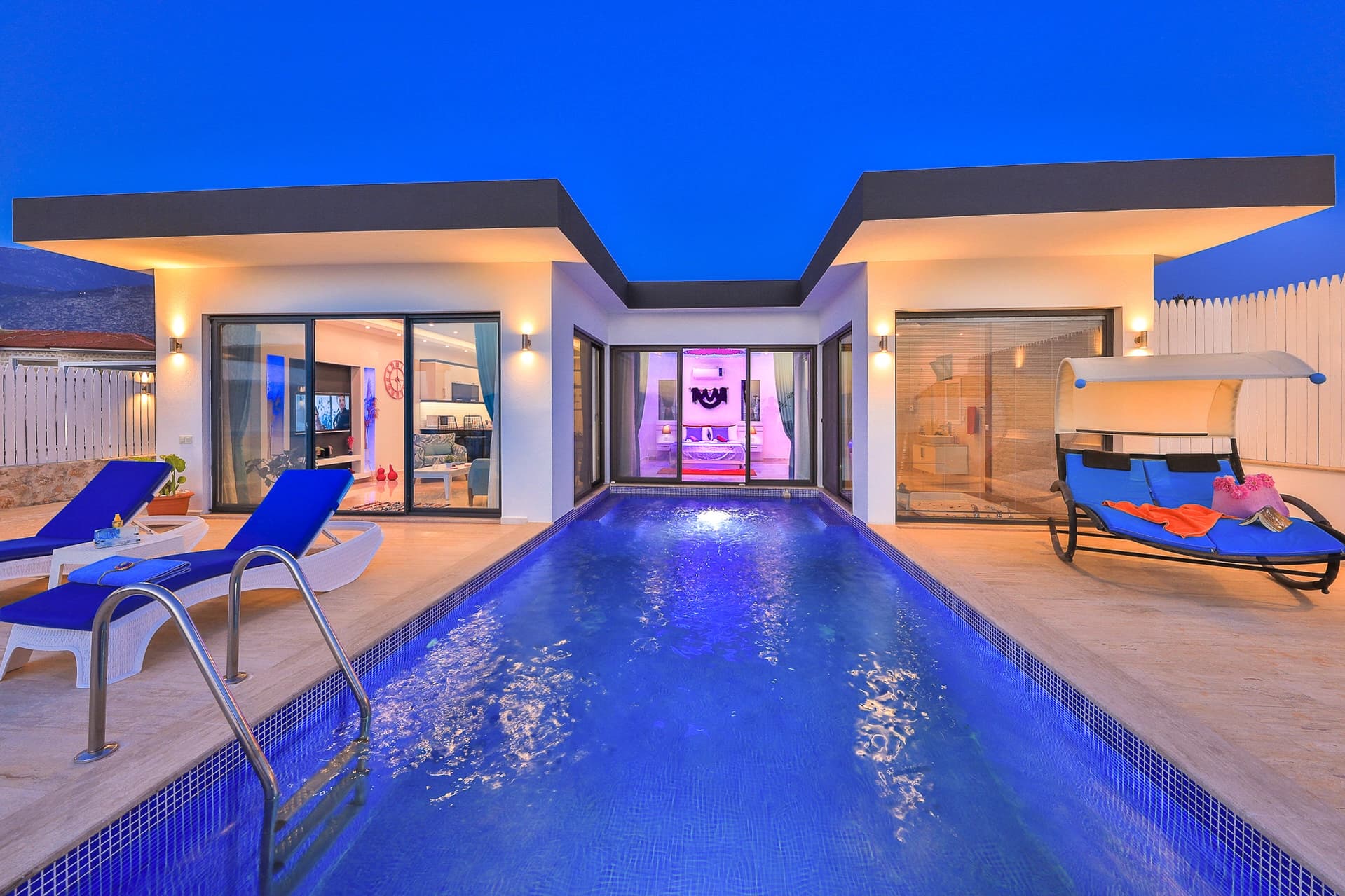 Villa Lavantin Korunaklı Havuz 11