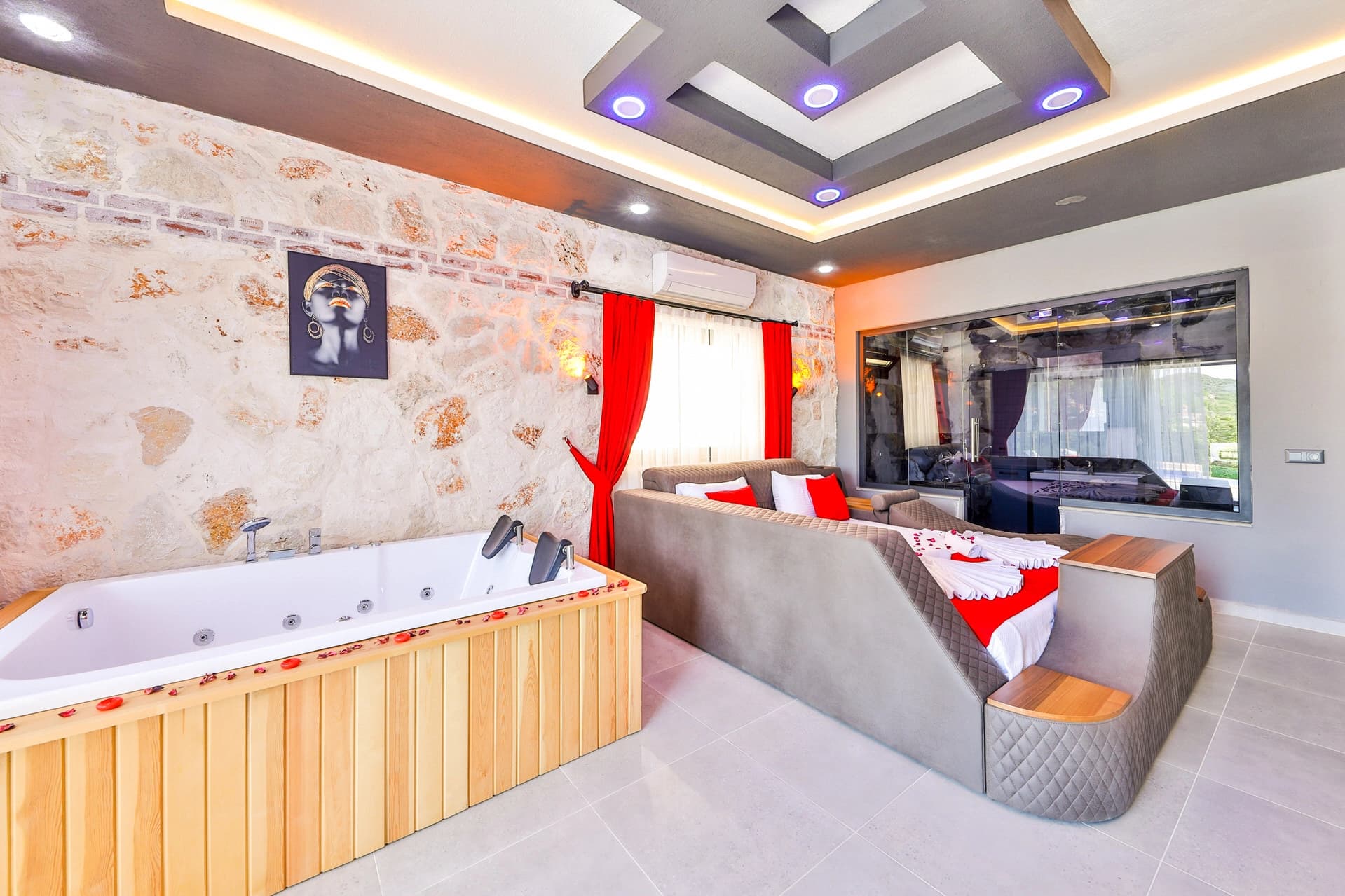 Villa Isında Konağı Korunaklı Havuz 66