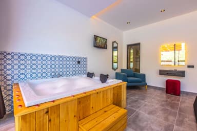 Villa Neon Korunaklı Havuz 79