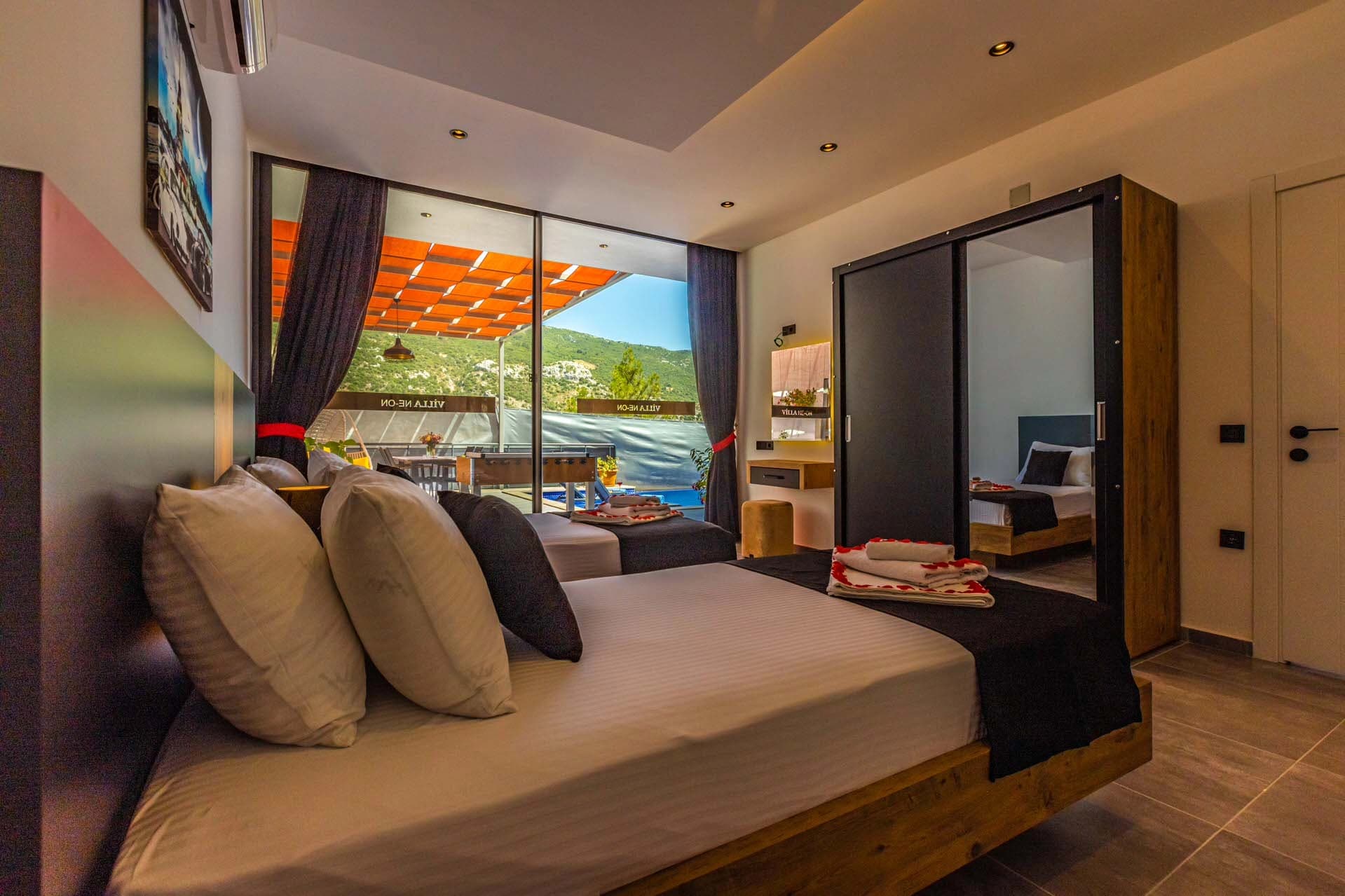 Villa Neon Korunaklı Havuz 65