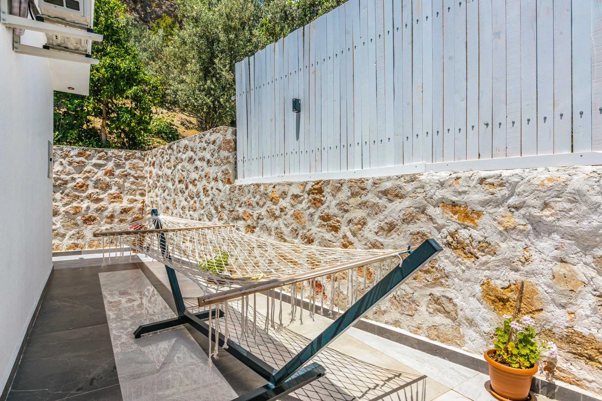 Villa Neon Korunaklı Havuz 83