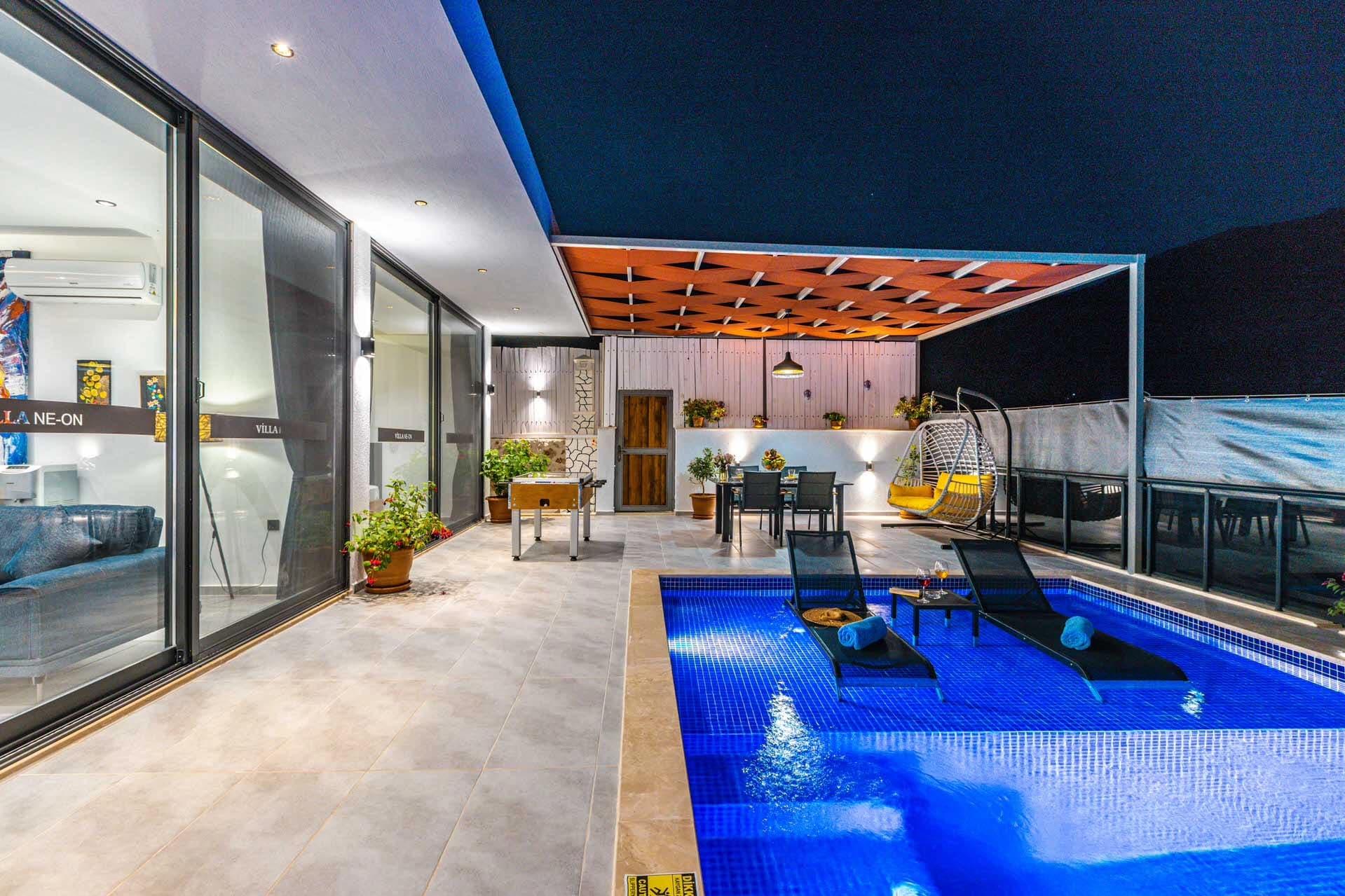 Villa Neon Korunaklı Havuz 49