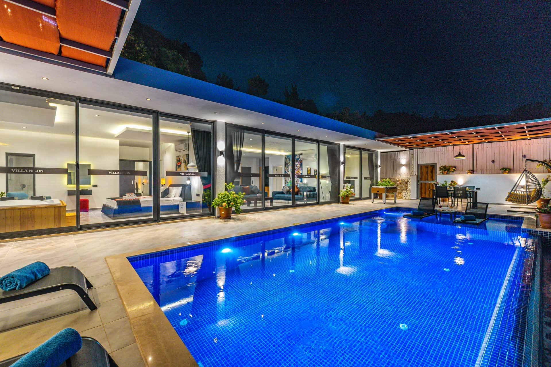 Villa Neon Korunaklı Havuz 35