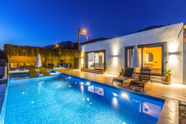 Villa Lambuka Korunaklı Havuz 38