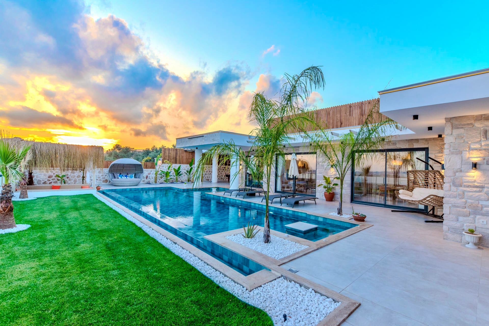 Villa Elysium Korunaklı Havuz 44