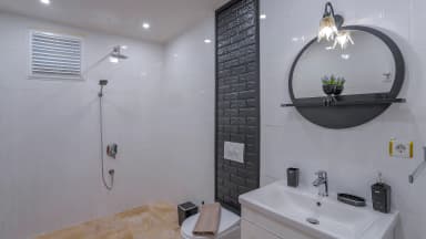 Villa Doğanay Bezirgan Korunaklı Havuz 97