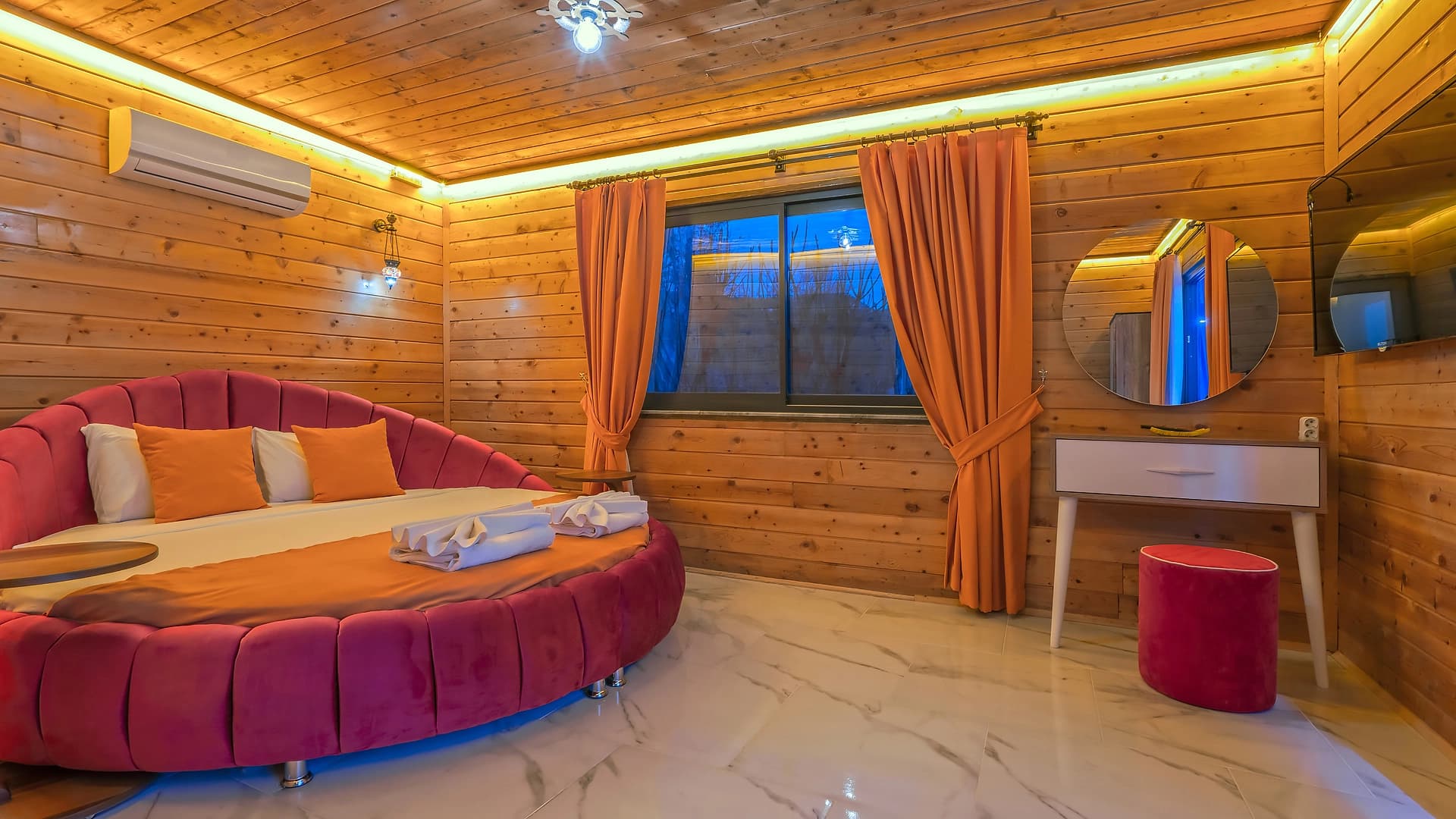 Villa Doğanay Bezirgan Korunaklı Havuz 83