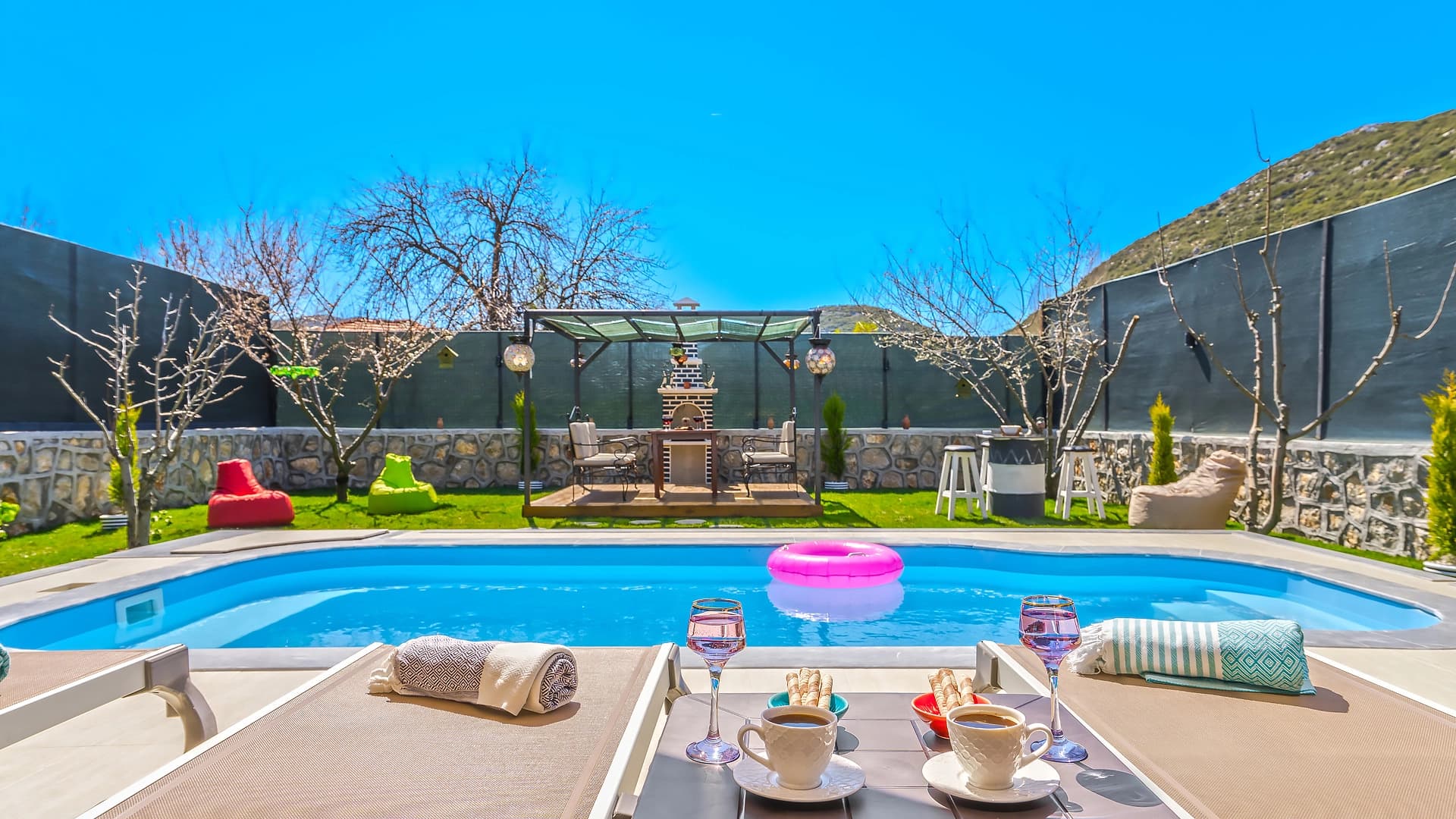 Villa Doğanay Bezirgan Korunaklı Havuz 81