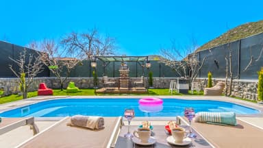 Villa Doğanay Bezirgan Korunaklı Havuz 81