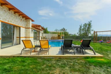 Villa Chakra Korunaklı Havuz 43