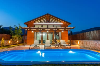 Villa Nazoğlu Korunaklı Havuz 86